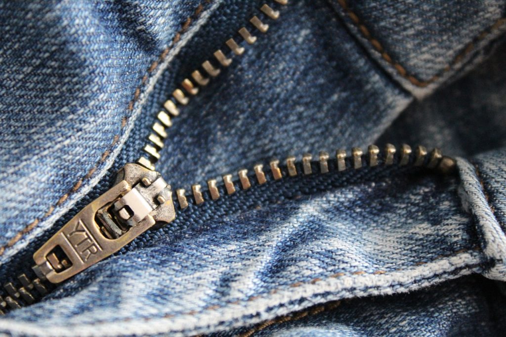 How to Fix a Zipper on Jeans